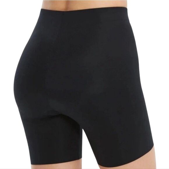 Spanx Suit Your Fancy Booty Booster Mid-thigh Short - Picture 2 of 3